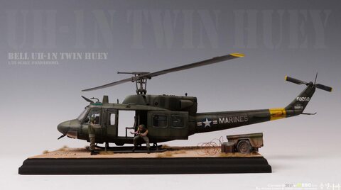 1/35 UH-1N TWIN HUEY