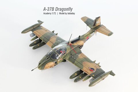 A37B Dragonfly_Academy 1/72