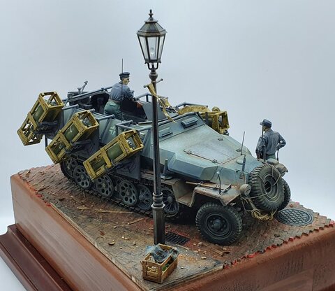 1/35  AFVCLUB   Sd Kfz 251/1 Ausf C Ground Stuka
