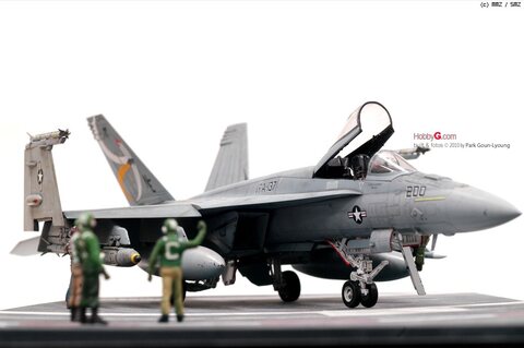 F/A-18E Super Hornet _ Revell//U.S.NAVY Carrier Deck Crew_Verlinden_1/48