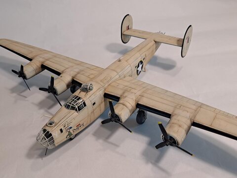 ACADEMY 1/72 B-24D