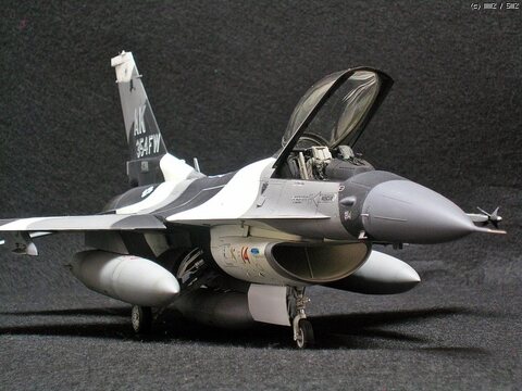1/32 F-16 Arctic Bandits