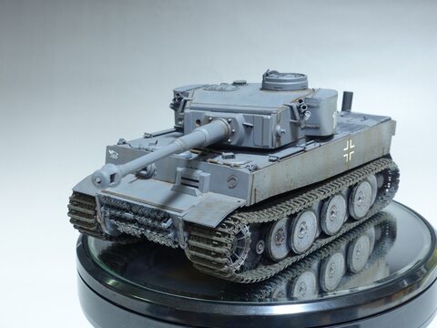 Tiger I 100# initial production early 1943