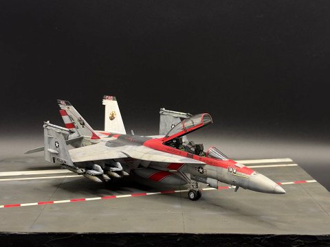 아카 F/A-18F VFA-41 Black Ace 2015