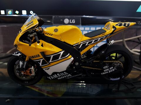 [Tamiya] Yamaha YZR-M1 50th Anniversary US Inter-Coloring Edition #46