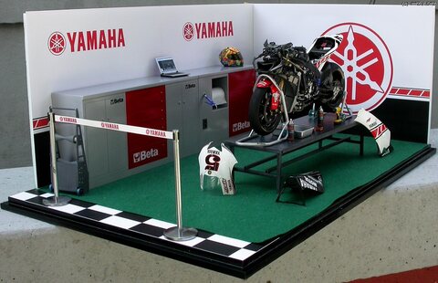MOTOGP 2005 YAMAHA TEAM GARAGE