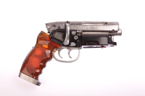 1:1 Blade Runner Blaster 완성하였습니다.