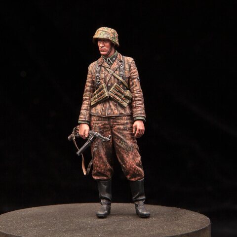Alpine 1:35 WSS Grenadier MP40