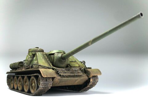 아카데미 1/35 su-100