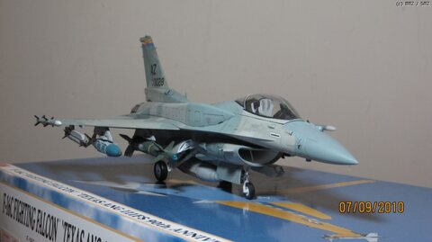  F-16E BLOCK 60 DESERT FALCON (KINETIC 1/48)