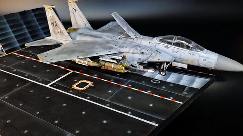 1/48 U.S.CARRIER DECK AND 1/48 ACADEMY F-15E