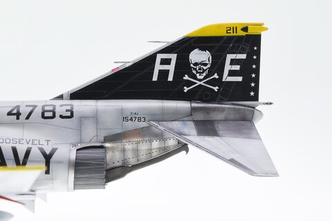 [ACADMY] 1/48 F-4J "VF-84 Jolly Rogers"