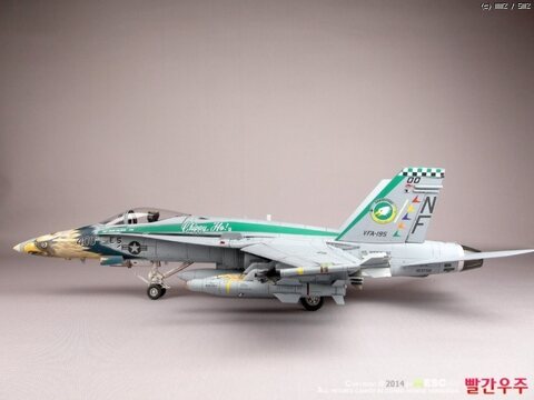 F/A-18C Hornet (1/32 : Academy)