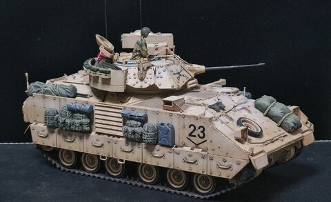 1/35 아카데미 브래들리 이라크전 타미야 풍으로 완성