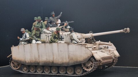1/35 아카데미 4호전차 동계위장 + crews