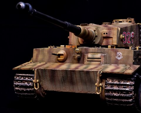 하비보스 1/16 Pz.Kpfw. VI Tiger Mid Production
