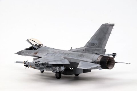 1/32 KF-16C -아카데미