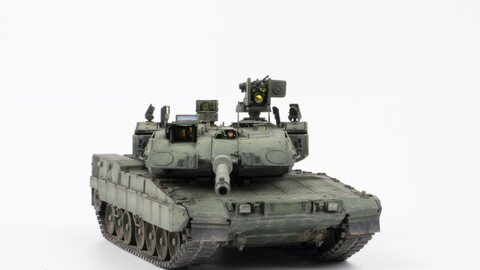 1/35 LEOPARD 2A8