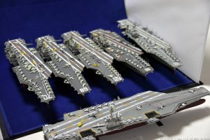 CVN-73 George Washington(ACADEMY, 1:720), CV-63 KITTYHAWK(1:800)