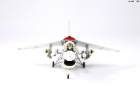 F-8E "VF-111 Sundowners" 1/72 Academy    -My first album