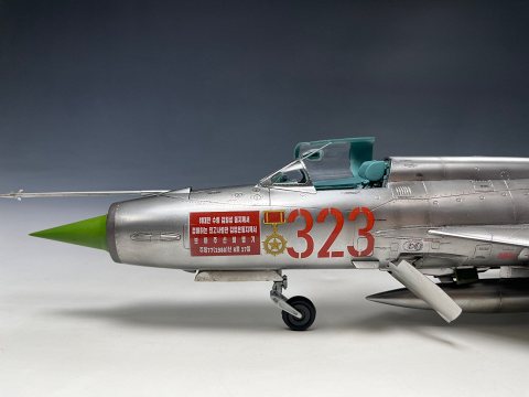 1/32 북한공군 미그-21 “323”