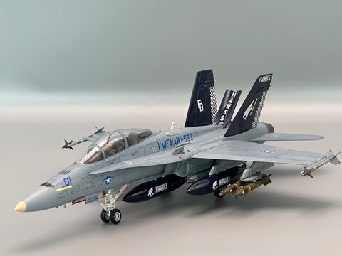  1/72 F/A-18D Hornet `US Marine Corps`VMFA-533 Hawks