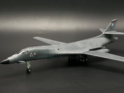 1/144 USAF B-1B Lancer 34th BS `Thunderbirds`