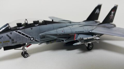 ACE 1/144 F-14B TOMCAT (SANTA CAT)