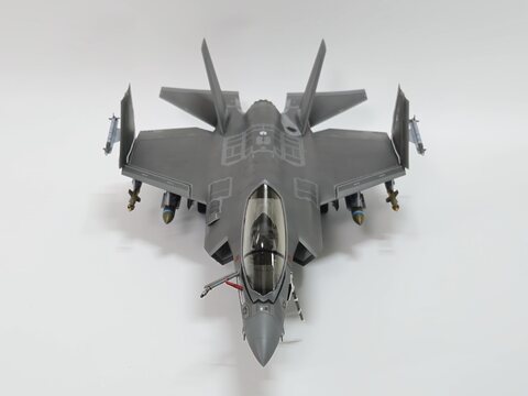 F-35C_GRIM REAPERS (1／48 KITTY HAWK)