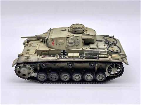 [ACADEMY] 1/35 PzKpfw III Ausf J