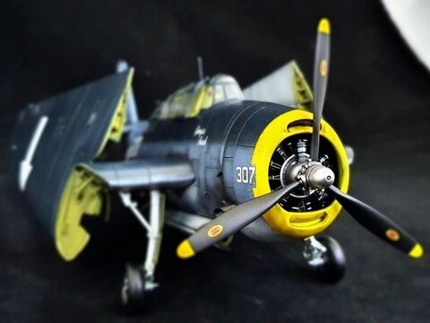 [1/48 아카데미 TBM-3 "USS BUNKER HILL"]