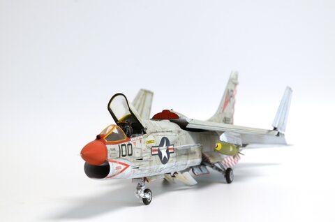 F-8J 크루세이더 (1/48 하세가와) VF-211"Fighting Checkmates"