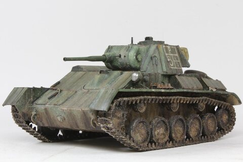 아카데미 T-70B입니다.