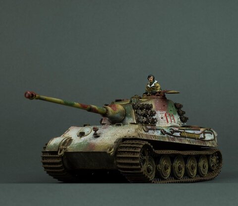 HobbyBoss 1/35 Tiger II (Sd.Kfz. 182)