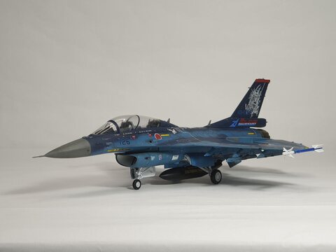 하세가와 1/48 F-2B Viperzero