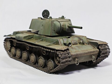 1/35 KV-1, Academy
