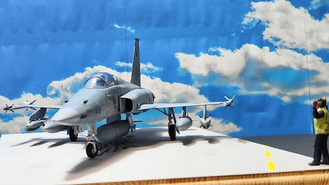 KF-5E 제공호 1/48 아카데미