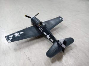 아카데미 1/72 F6F-5 VF-17