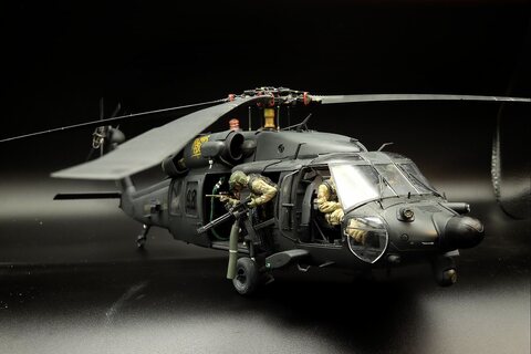 영화 블랙호크다운의 그 블랙호크 MH-6J