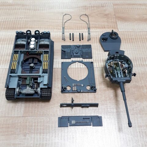1/35 Tiger1 내부재현형 (아카데미과학)