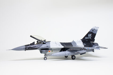 TAMIYA 1/48 F-16C Aggressor
