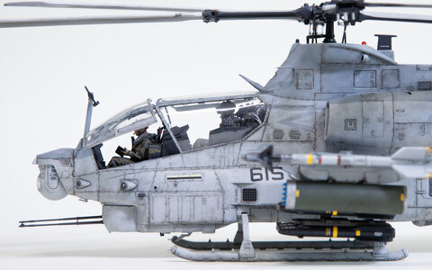 아카데미 1/35 AH-1Z Viper