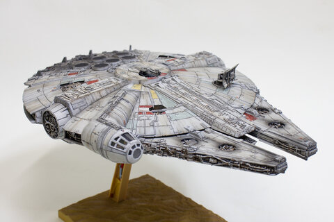 BANDAI 1/144 Millennium Falcon입니다.
