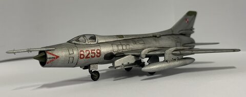 아이디어회관 SU-17 "Fitter" C (1/144)