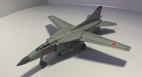 아이디어회관 MiG-27 (1/144)