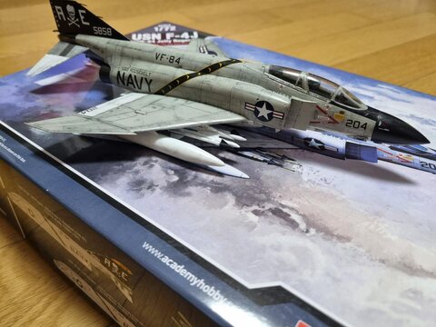 Academy 1/72 F-4J "VF-84"