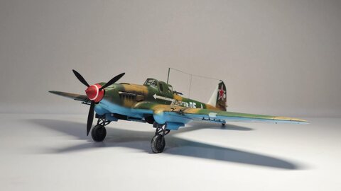 [Academy] 1/48 IL-2m3 "1945 Berlin"