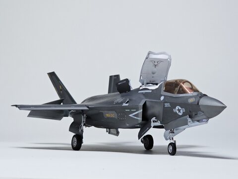 [Tamiya] F-35B "VMFA-242"