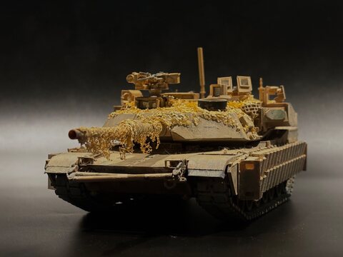 1/35 M1A2 SEP V3 Tusk II w/ Trophy APS, Camouflage Net