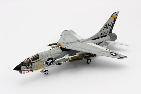 Academy 1:72 F-8E Crusader